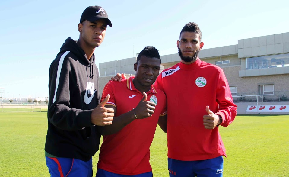 Los jugadores cubanos Aricheell Hernández, Sandy Sánchez y Adrián Diz Pé llegaron a La Laguna para incorporarse a la pretemporada de Segunda División 