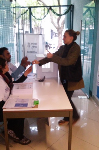 Los ciudadanos acudieron desde temprano a las urnas.