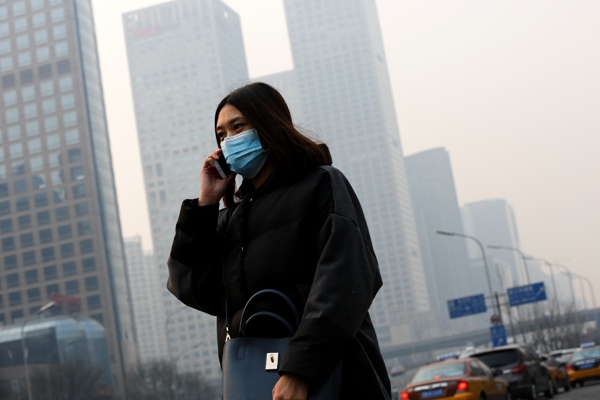 China declaró alerta roja por el nivel de contaminación en la capital Beijing.