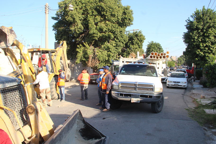 En el poniente de Torreón se invertirán 30 millones de pesos pa cambiar 25 mil metros de tubería hidráulica.