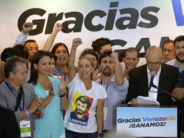 Tintori insistió en que este domingo constituye "un día histórico para Venezuela", en el cual el electorado opositor "demostró que sí se puede lograr 
