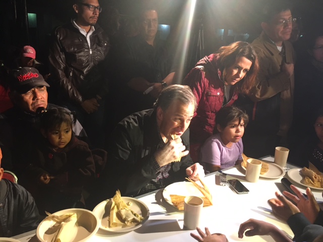 El titular de la Sedesol compartió la mesa con los niños que viven en el albergue de Yurécuaro.