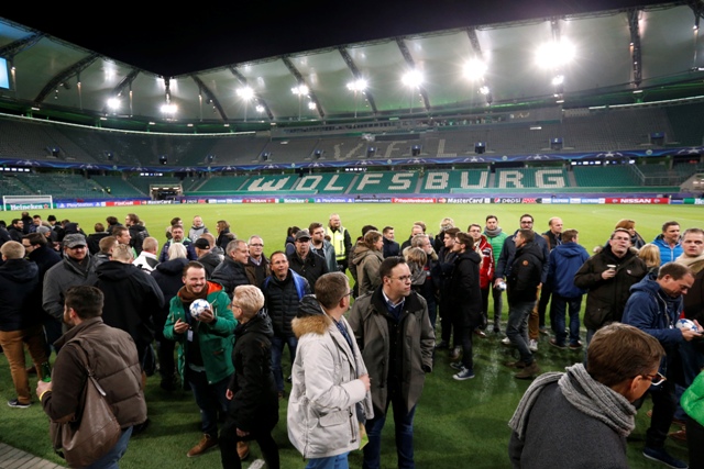 Los hinchas del Wolfsburg aún no pueden salir del inmueble
