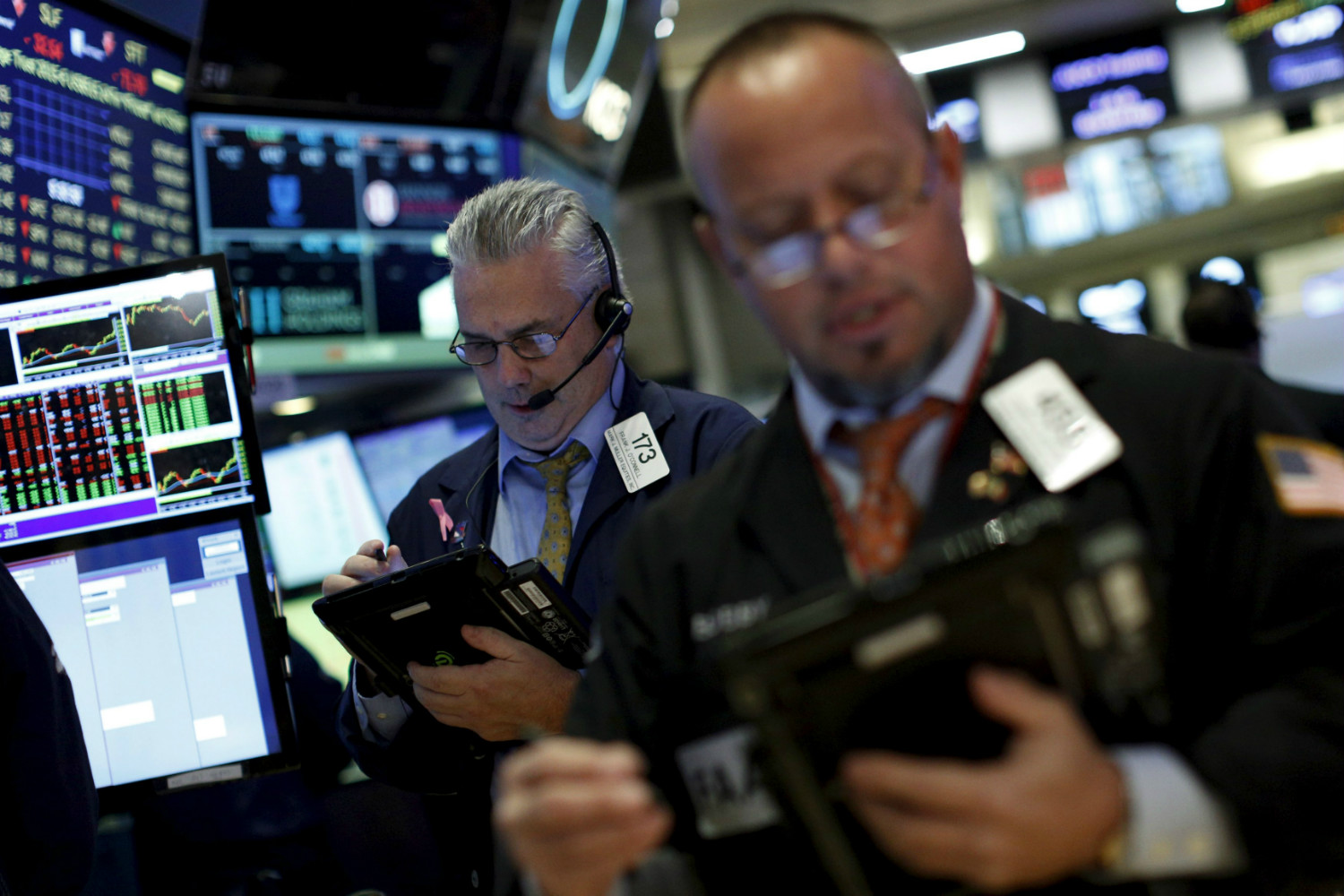 Operadores trabajando en la bolsa de Wall Street en Nueva York.