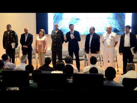 El secretario de Gobernación, Miguel Ángel Osorio Chong dijo: “estamos presentes en Guerrero, por decisión del presidente y exigencia de ustedes”.