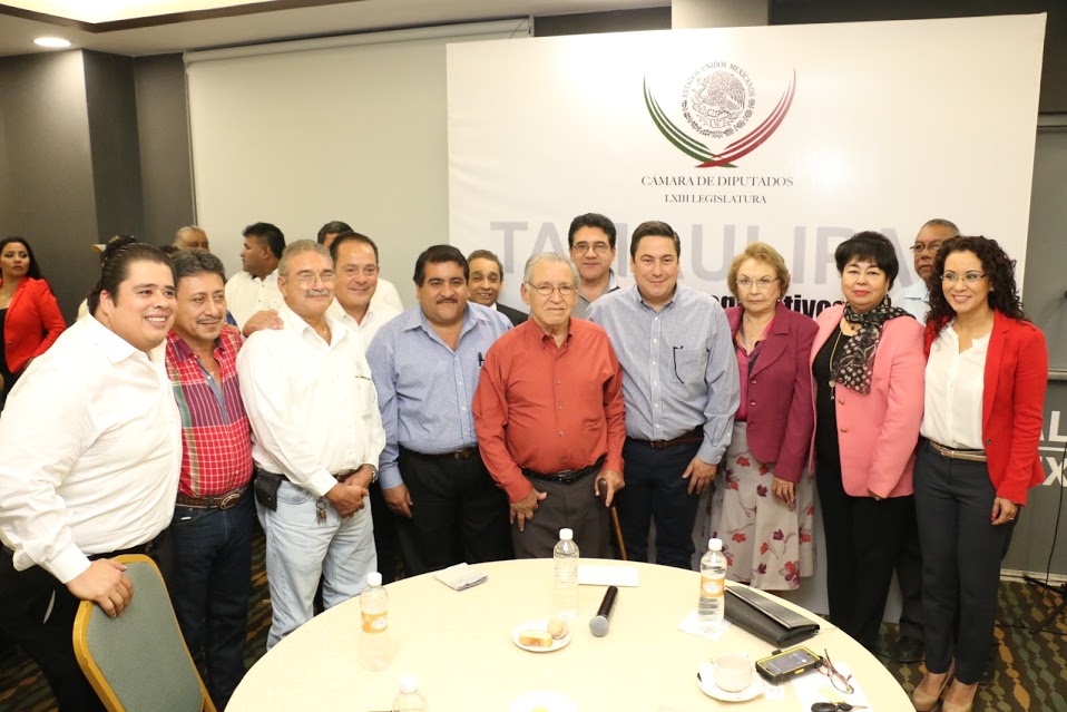 Baltazar Hinojosa se reunió con políticos y empresarios de la zona sur del estado
