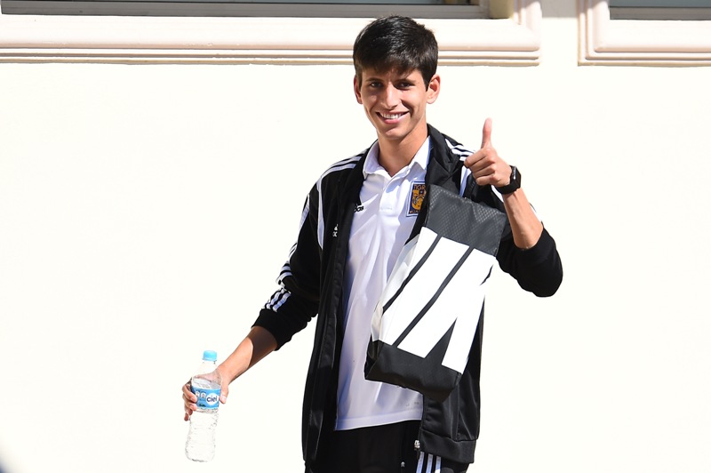 Jürgen Damm saliendo del entrenamiento de Tigres 