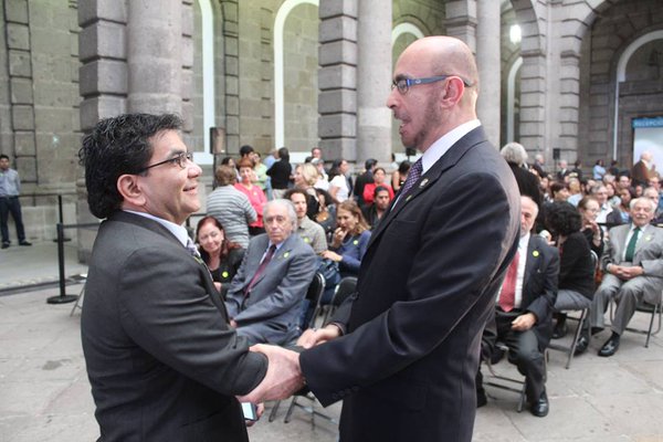 El pleno cameral celebrará una sesión solemne el próximo martes 15 de diciembre para entregar al galardonado la presea.