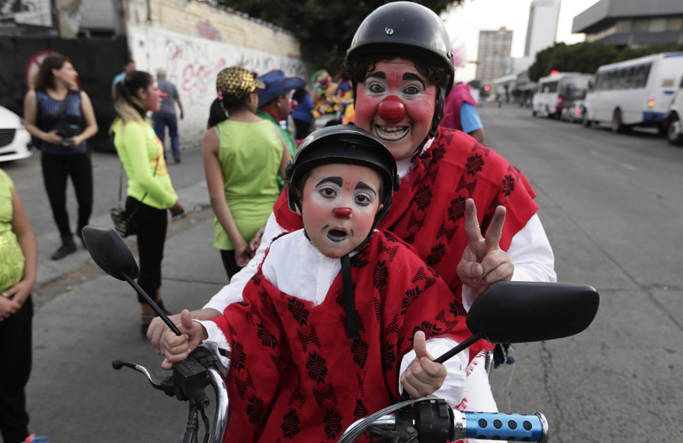 Desfile del Día Internacional del Payaso en Guadalajara. Foto: Nacho Reyes