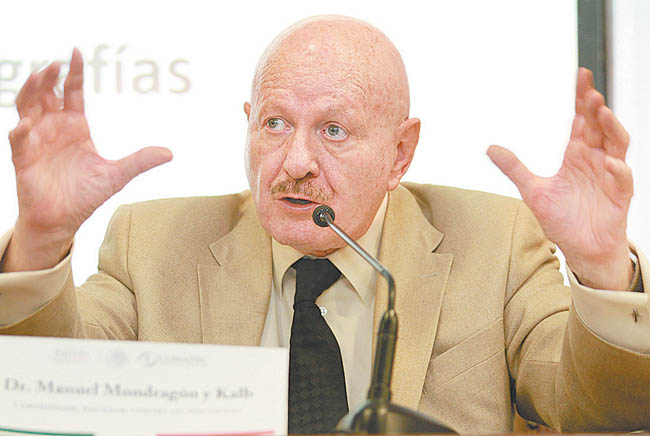 El comisionado nacional contra las Adicciones en la conferencia de prensa. 