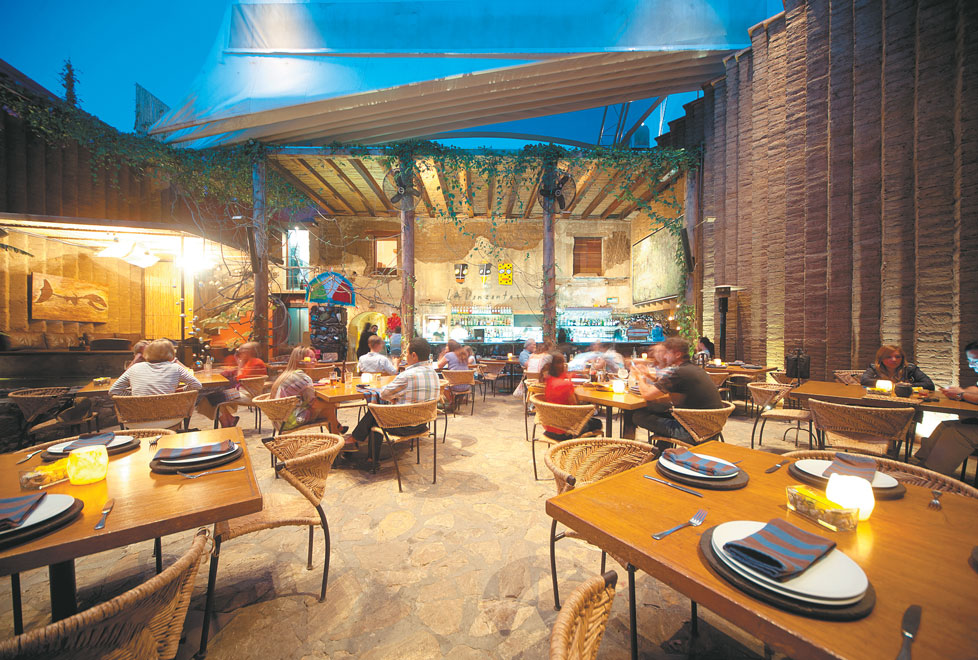 El regreso del mezcal como una bebida de gusto general en México, empezó justamente en las mesas del restaurante Los Danzantes.