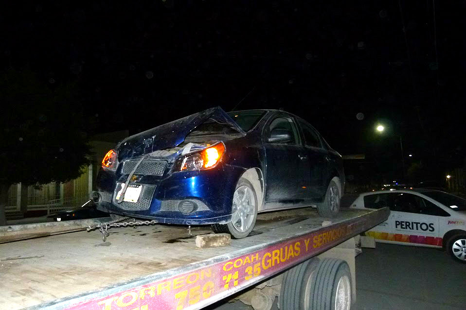 Como responsable aparece el conductor de un vehículo Chevrolet Aveo azul.