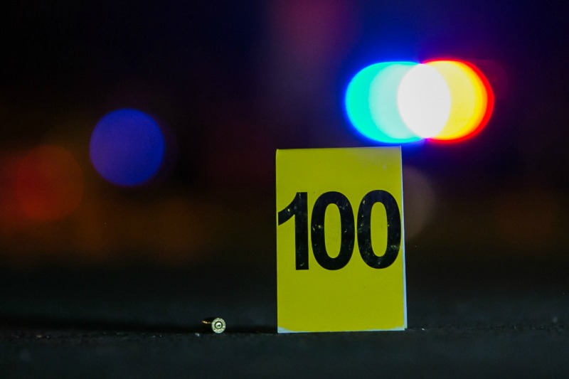 En el lugar se localizaron más de 100 casquillos de diferentes calibres.