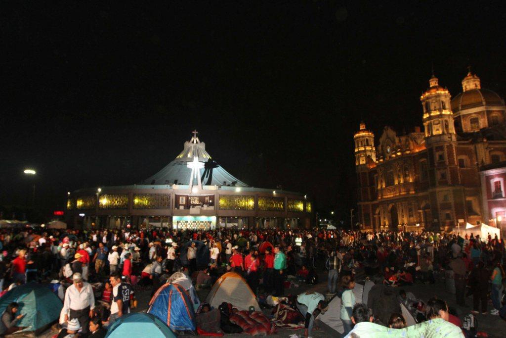 Millones de peregrinos se alistan en la Basílica de Guadalupe para festejar a la Virgen.