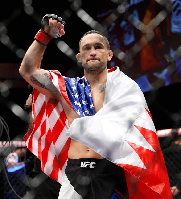 Frankie Edgar celebrando 