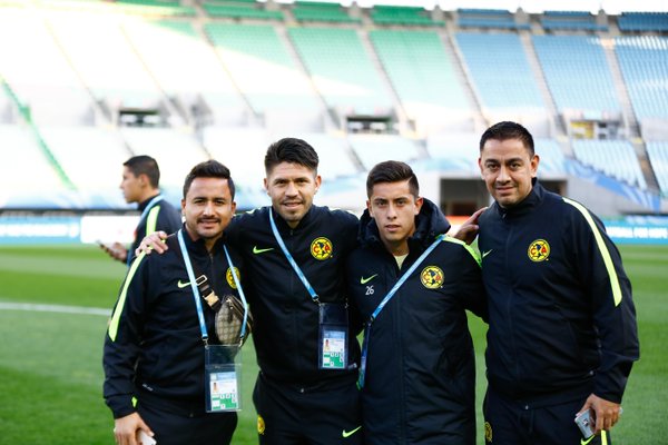 Osmar Mares, Oribe Peralta, Fransisco Rivera y un miembro del cuerpo técnico