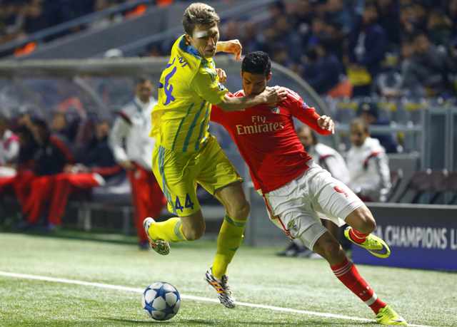 Raúl Jiménez en el partido del Benfica contra el Astana 