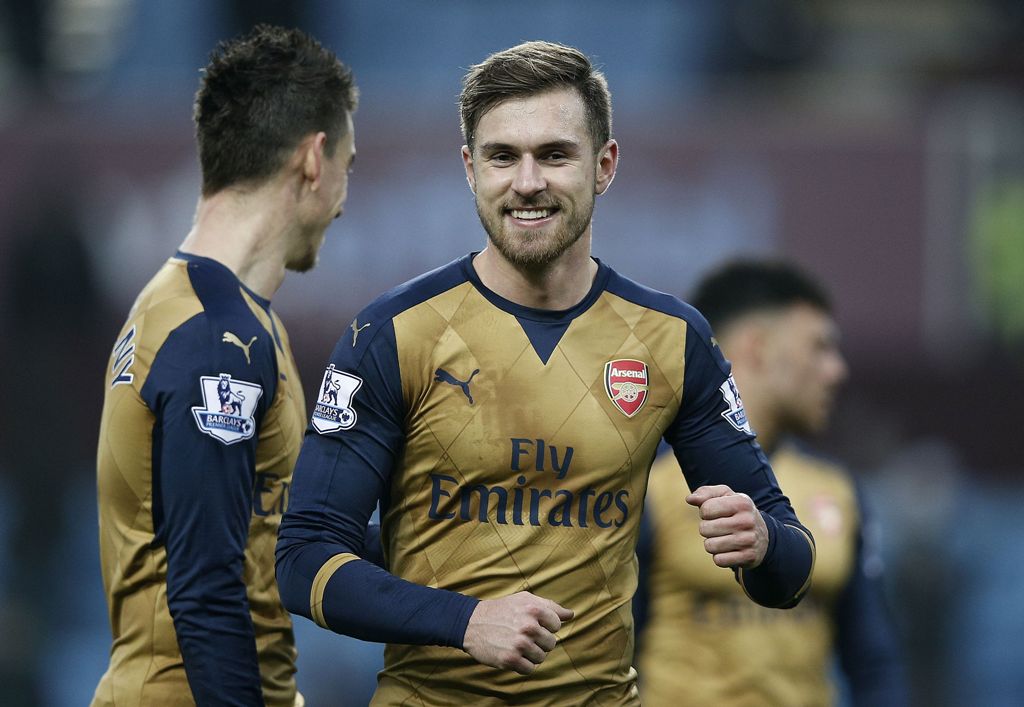 Aaron Ramsey celebra el triunfo ante el Aston Villa 
