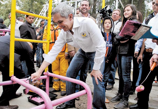El jefe de Gobierno encabezó la jornada del programa Tu Ciudad te Re-Quiere, en la Unidad Independencia.