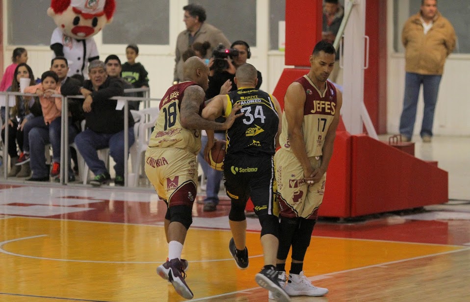 Jefes Fuerza Lagunera inició el partido con Ray Gallegos, Javier Mojica, Jalen Cannon, Aaron McGhee y Willy Pagán.