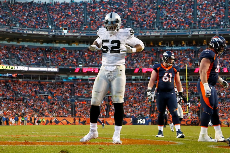 Khalil Mack, defensivo de los Raiders de Oakland