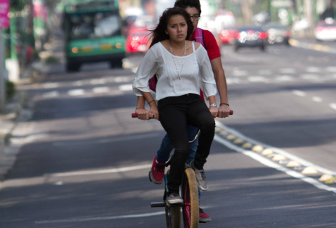 Bicitekas, ITDP México y Greenpeace pretenden que la Asamblea Legislativa apruebe la propuesta de que ciclistas y trolebuses compartan dos de los tres