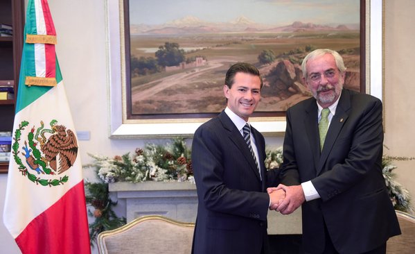 Enrique Peña Nieto y Enrique Graue Wiechers. 