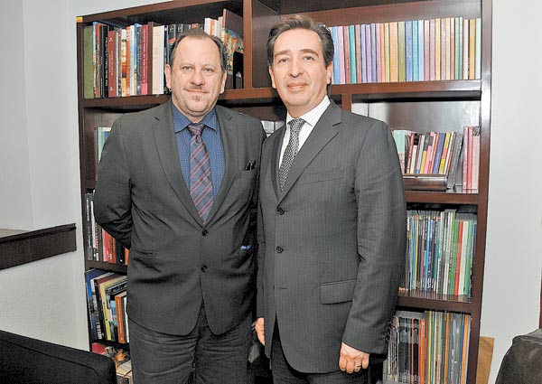 Los funcionarios Eduardo Vázquez Martín y Antonio Crestani. 