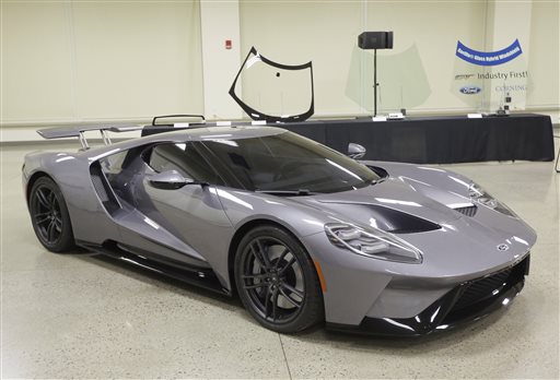 Ford GT se ve en el Centro de Desarrollo de Dearborn en Michigan; este será el primer modelo de Ford en utilizar Gorilla Glass para sus parabrisas.