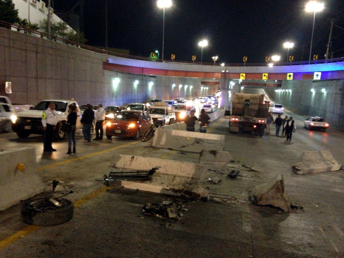 Sólo daños en accidente en el bulevar Miguel Alemán- Grupo Milenio