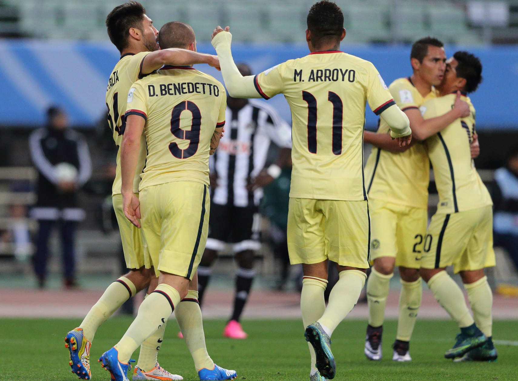 América festeja el primer tanto ante el Mazembe