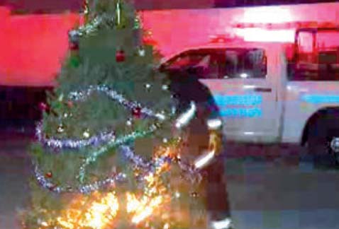 Los adornos navideños pueden tardar 40 segundos en quemarse. 
