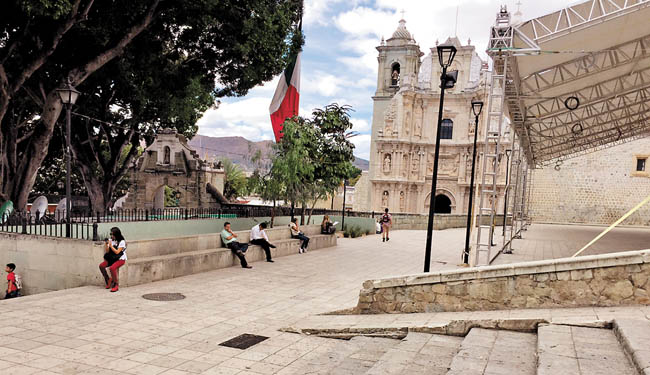 Algunos corredores llegan hasta la catedral del estado; por ahora el acceso es restringido. 