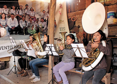 La idea de una filarmónica femenil surgió entre un grupo de jovencitas.