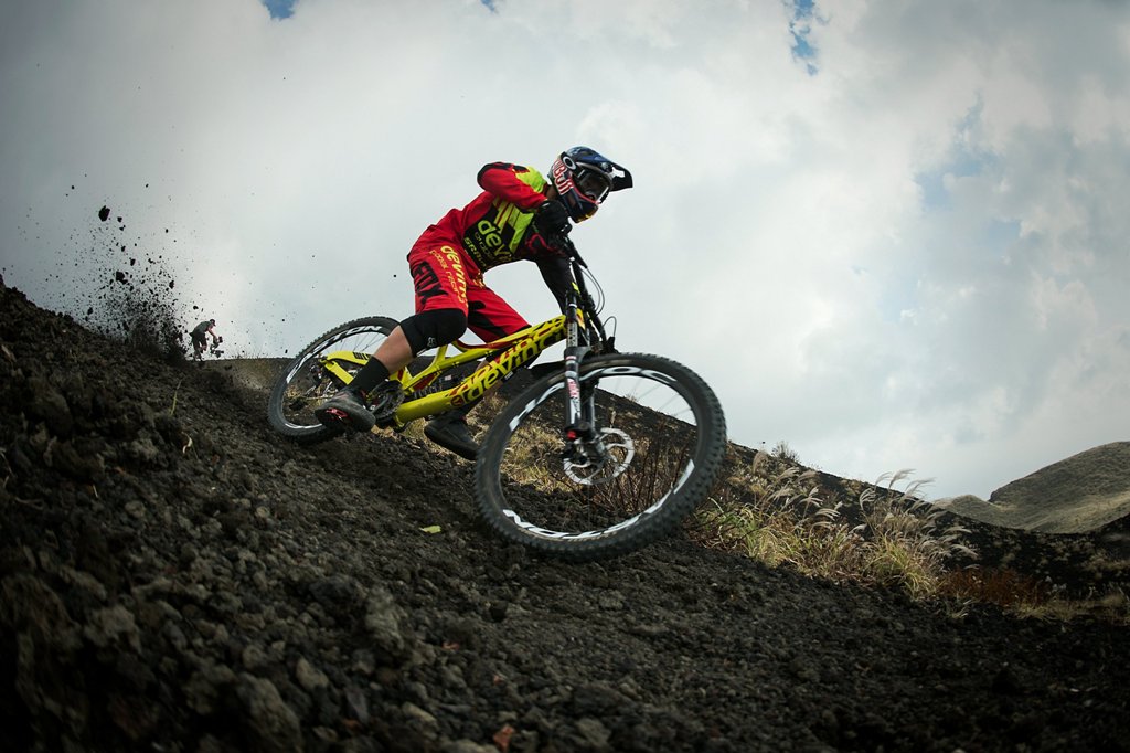Stevie Smith bajando el 'Aro de Fuego' en Japón 