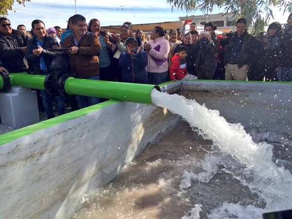 El alcalde de Torreón, Miguel Riquelme, inauguró el pozo número 16 en Torreón.