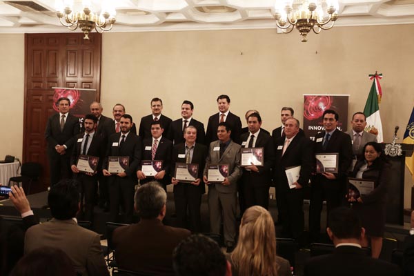 El Gobernador, Aristóteles Sandoval, entregó ayer el Premio Estatal de Innovación, Ciencia y Tecnología.