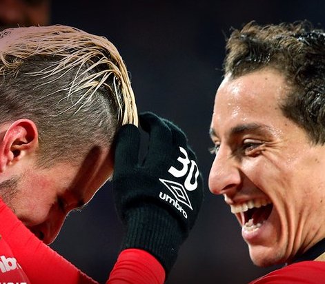 Guardado celebra el triunfo del PSV