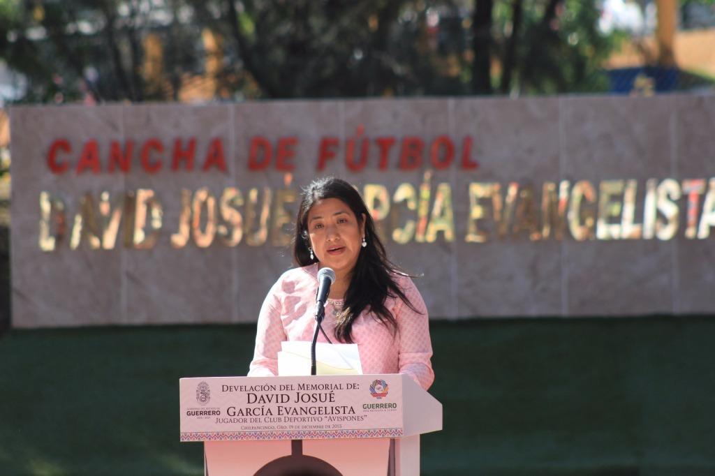 Roberta Evangelista, madre del joven fallecido hace un año, asistió al evento.