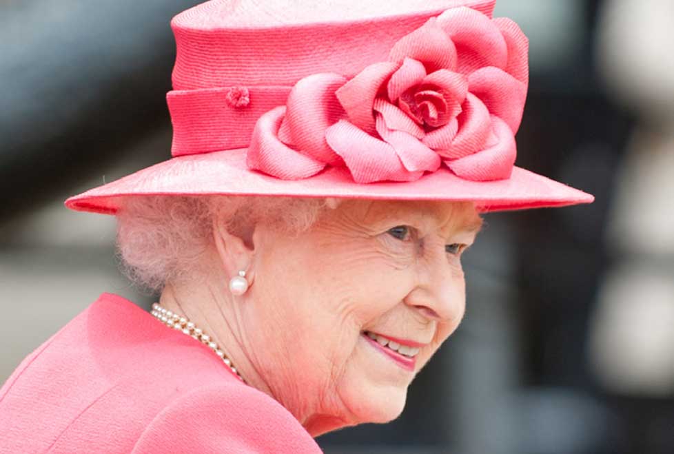 En el año en que su reinado se convirtió en el más largo en la historia británica, la Reina trabajó. Acaba de viajar a Malta para la cumbre del Common