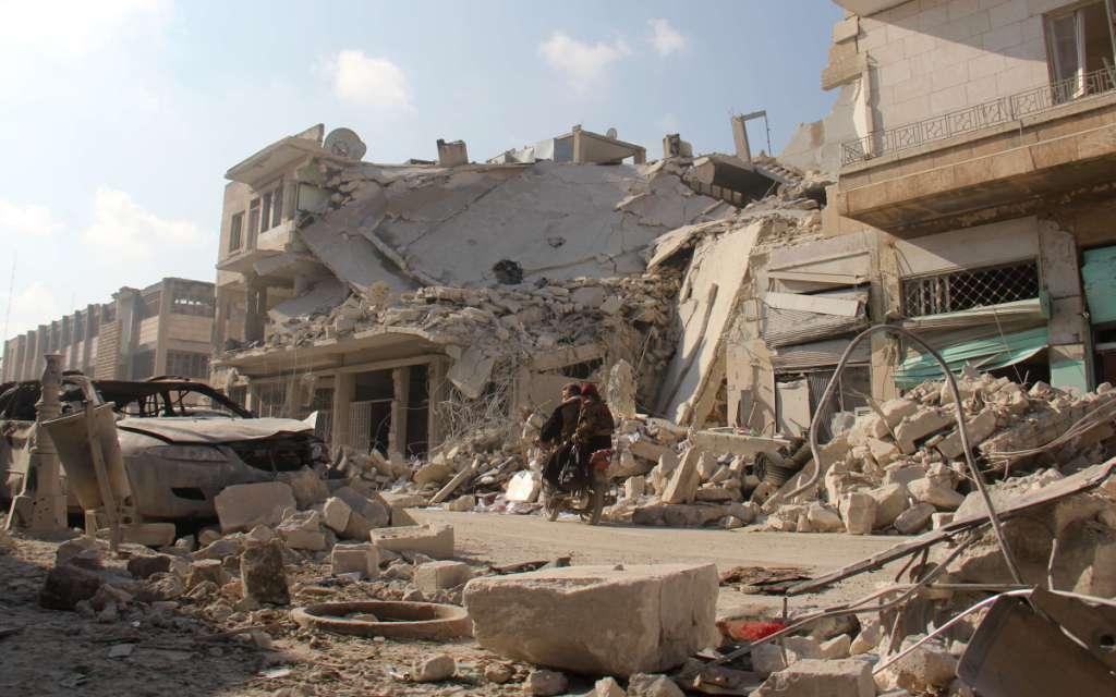 Diversas casas fueron destruidas en Idlib tras los ataques aéreos rusos con el objetivo de acabar con los rebeldes.