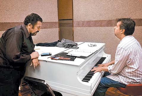 Mario Santos y el tenor Leonardo Villeda.