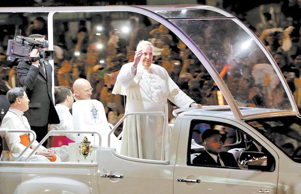Francisco saludará a los fieles mexicanos durante el recorrido que hará en el papamóvil. 