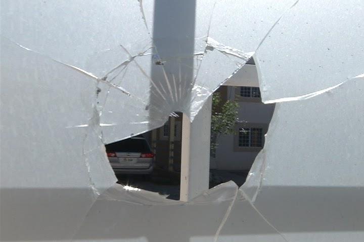 Una bala perdida terminó en el baño de una casa ubicada en el Fraccionamiento Villas del Ángel en Torreón.