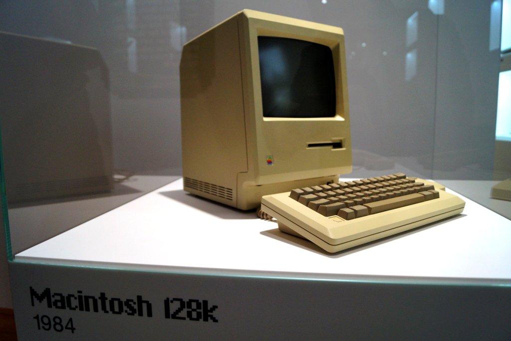 Un ordenador de 1984 que forma parte de la colección privada más importante del mundo sobre Apple y sus fundadores, Steve Jobs y Steve Wozniak. 