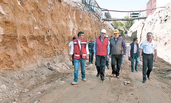 La primer parada de los funcionarios fue en los trabajos del túnel de la avenida Hidalgo.