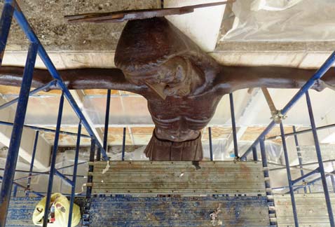 Las esculturas ubicadas en la entrada de la basílica de La Purísima fueron restauradas.
