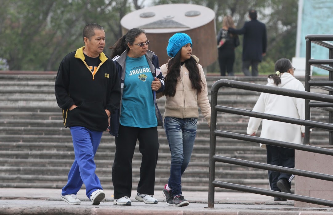 La gente sacó sus chamaras y sudaderas. 
