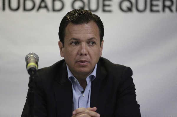 Pablo Lemus asegura que la “carencia” de personal fue lo que hizo que se empleara a los hijos del ex coronel.