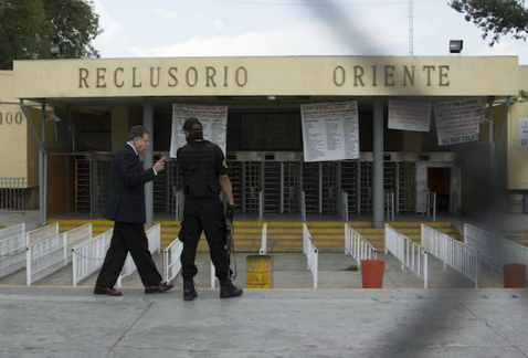 El Reclusorio Oriente es uno de los que presenta problemas más graves de sobrepoblación, según el diputado local perredista Iván Texta Solís.